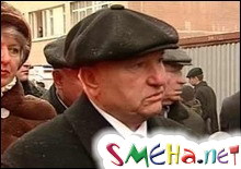 Лужков предлагает перенести начало рабочего дня на 7 часов утра